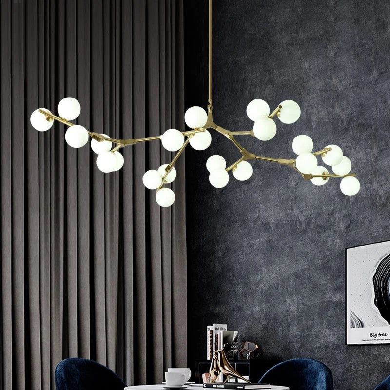 Ramure Lustre Branches à Globes Lumineux – lustre à branches devant des rideaux gris