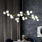 Ramure Lustre Branches à Globes Lumineux – lustre à branches allumé devant un mur sombre