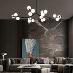 Ramure Lustre Branches à Globes Lumineux – lustre à branches devant un mur en marbre et un tableau bleu