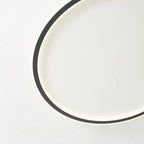 Halo Plafonnier LED Anneau – gros plan du bord noir de l'anneau