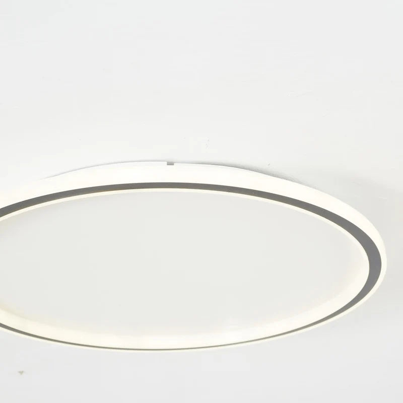 Halo Plafonnier LED Anneau – profil fin du plafonnier blanc et de son bord noir