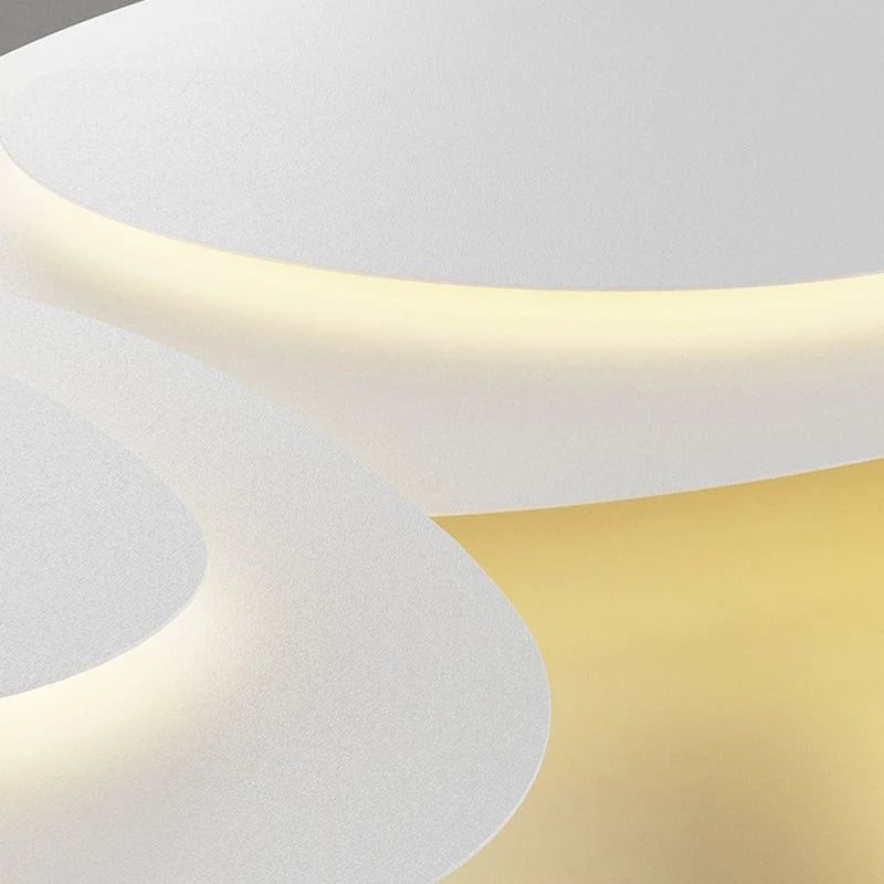 Nuage Plafonnier LED Organique – gros plan du bord blanc avec reflet doré