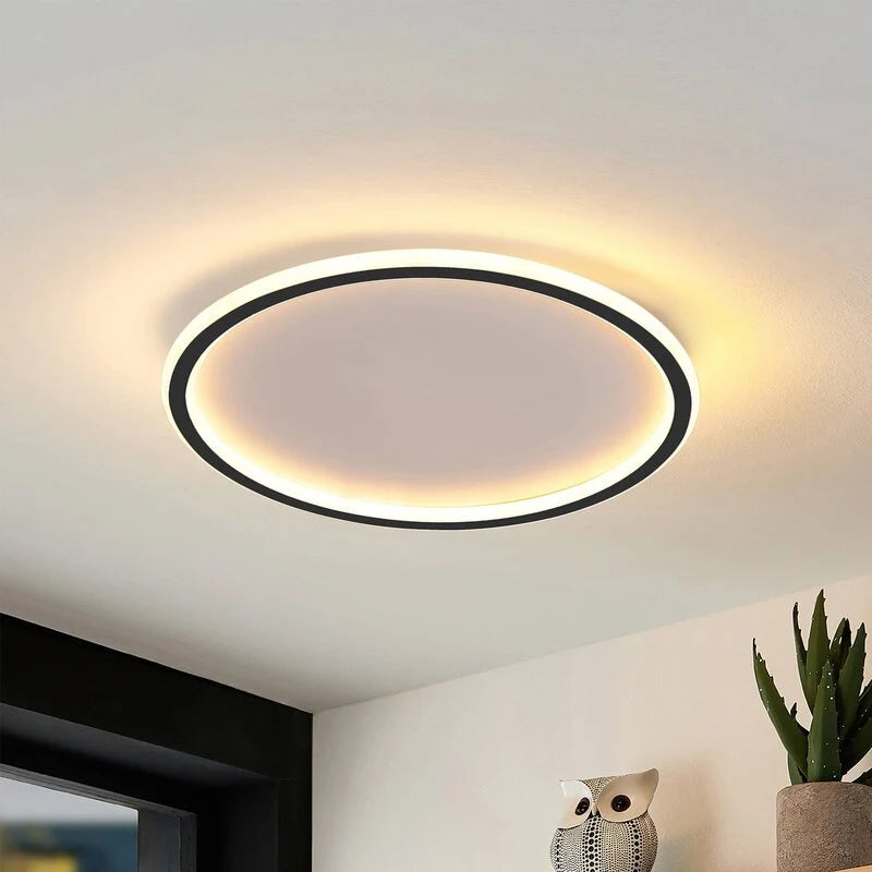 Halo Plafonnier LED Anneau – anneau LED noir allumé au plafond, lumière chaude