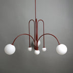 Arcadie Lustre à Bras en Arc – version bordeaux vue de dessous sur fond gris