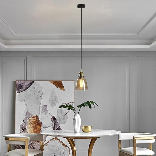 Calia Suspension Cloche en Verre, Douille Laiton – suspension ambrée près d'un tableau