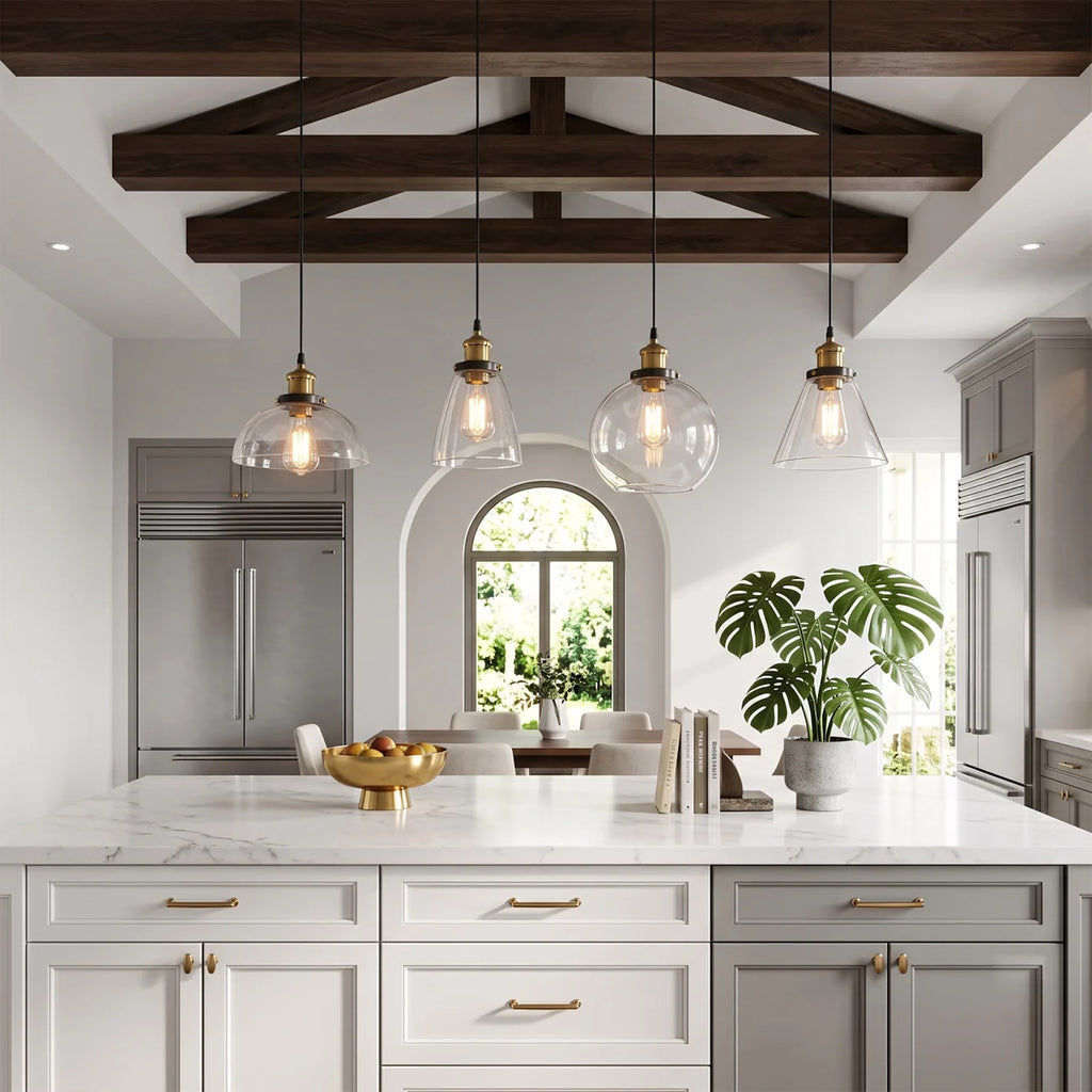 Orvane Suspension Globe en Verre, Douille Laiton – globes au-dessus d'un îlot dans une cuisine claire à fenêtre arquée