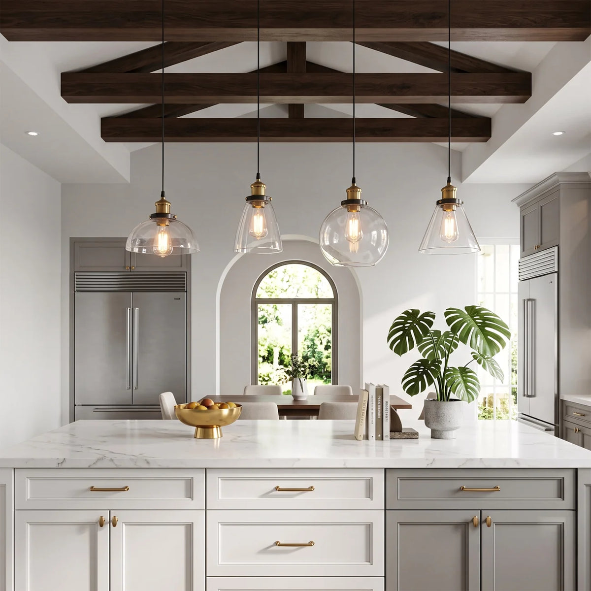 Orvane Suspension Globe en Verre, Douille Laiton – globes au-dessus d'un îlot dans une cuisine claire à fenêtre arquée