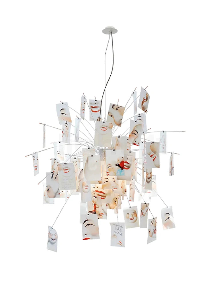 Carnet Suspension en Papier et Métal – suspension de cartes blanches sur fond blanc