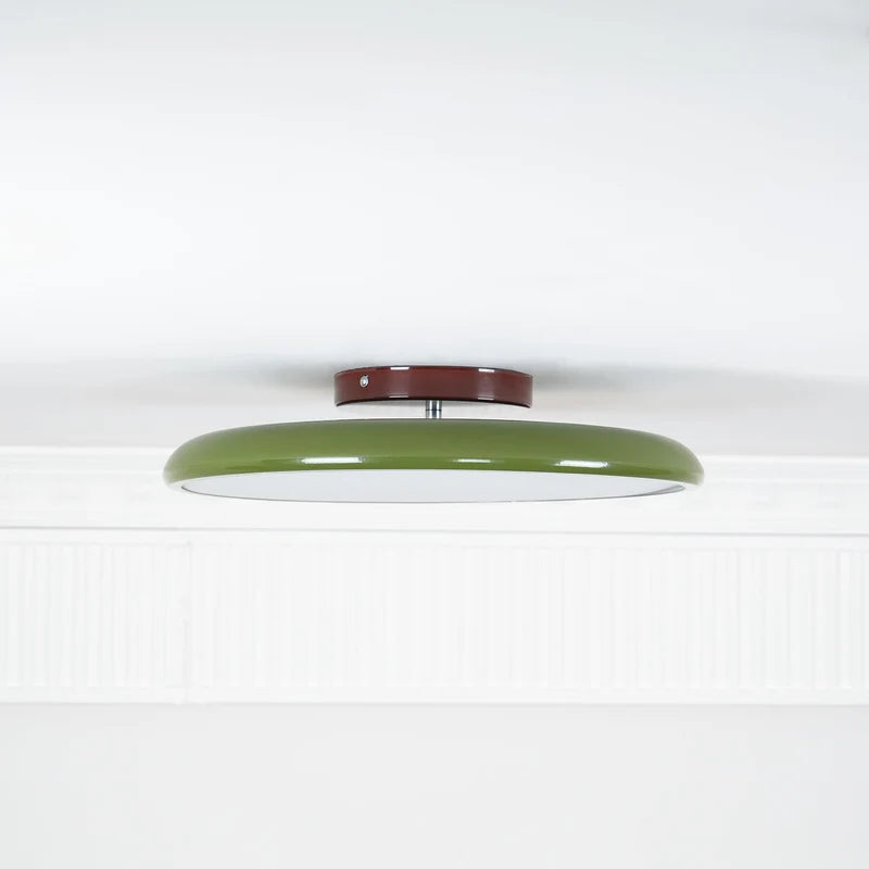 Médaillon Plafonnier LED Rond – disque vert à fixation brune, vue légèrement inclinée