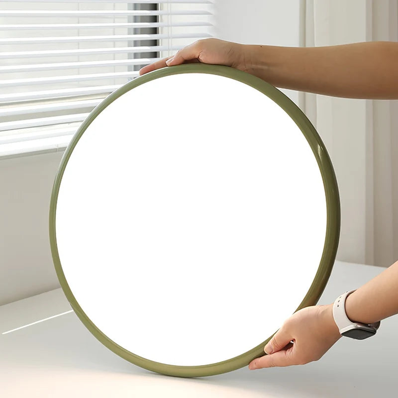 Médaillon Plafonnier LED Rond – gros plan du bord vert et du diffuseur blanc