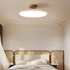 Médaillon Plafonnier LED Rond – plafonnier dans une chambre crème avec tête de lit