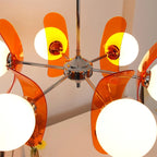 Floria Lustre Pétales et Globes, Style Bauhaus – gros plan des pétales orange allumés