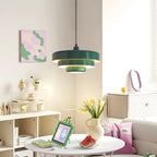 Tiara Suspension Étagée en Métal – suspension verte au-dessus d'une étagère décorée