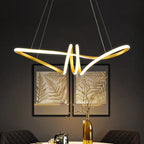 Duolis Suspension Ruban LED Double Doré – ruban doré allumé devant un tableau doré
