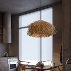 Herbela Suspension Nid en Herbe Tressée ou Rotin – suspension près d'une grande fenêtre et d'un mur en bois