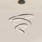 Orbite Suspension LED à Anneaux – anneaux noirs allumés sur fond beige
