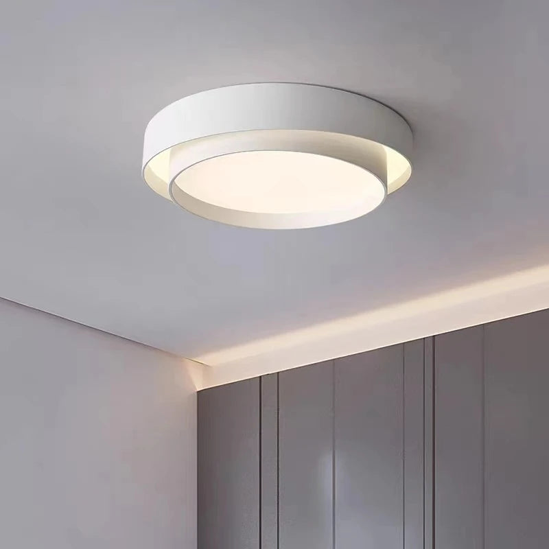 Duo Plafonnier LED Double Cercle – plafonnier blanc au-dessus de placards gris, lumière indirecte