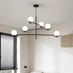 Perla Lustre à Globes en Verre – installé dans un intérieur avec store, vue large