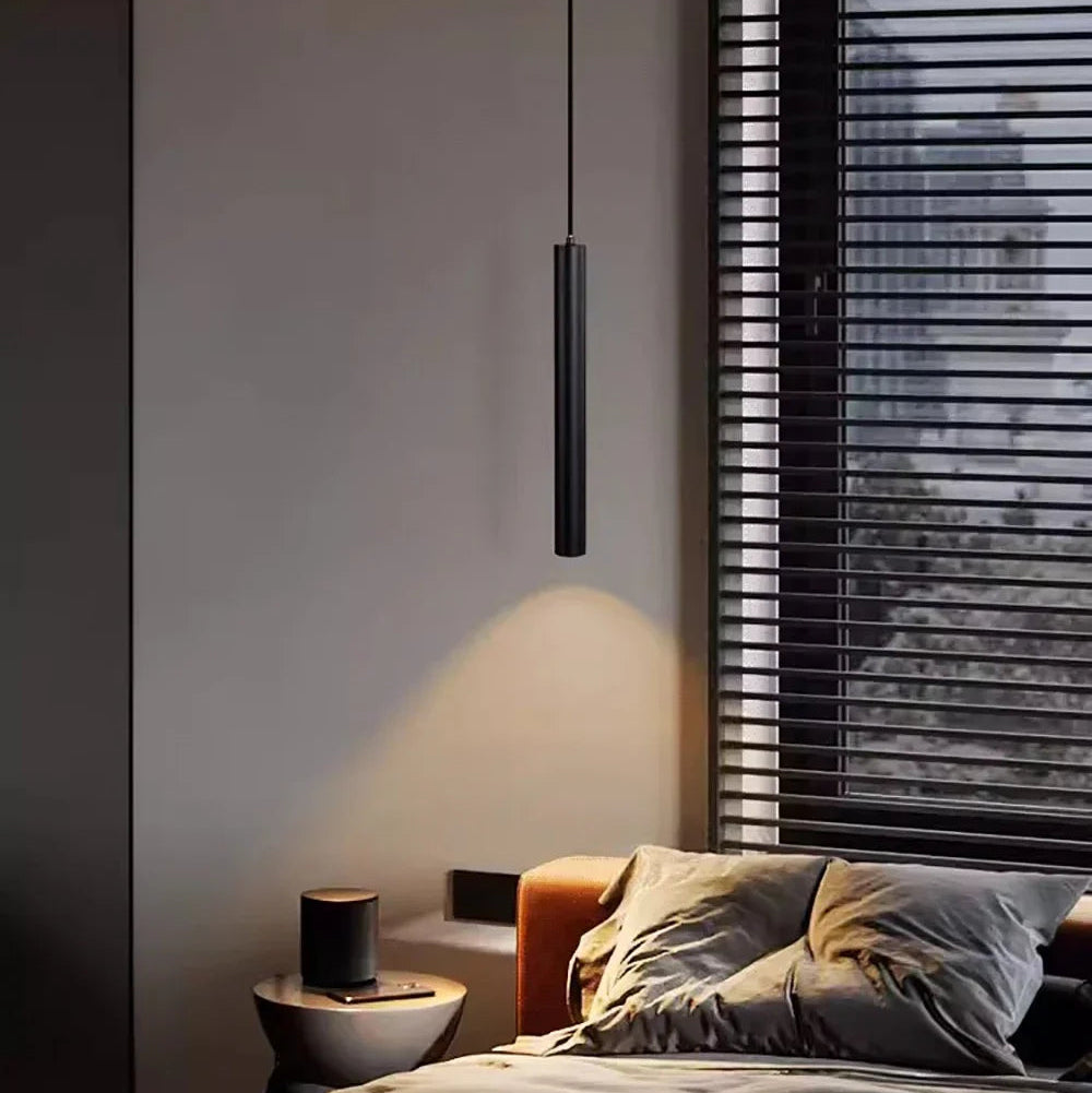 Filin Suspension Tube LED – dans une chambre près d'une fenêtre à store