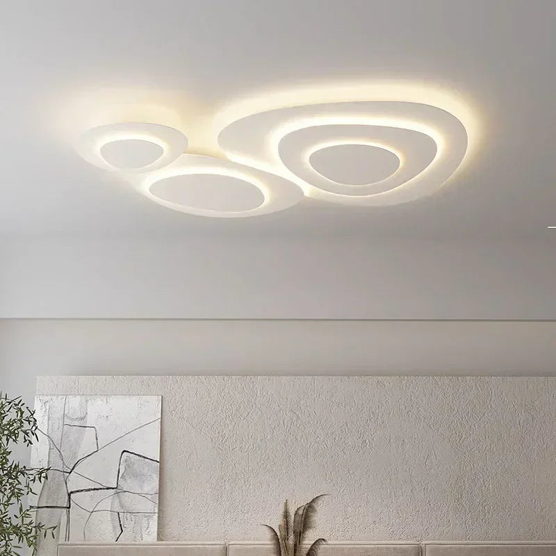 Nuage Plafonnier LED Organique – plafonnier dans une chambre aux tons gris