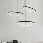 Orbite Duo Lustre 2 Anneaux LED Moderne – deux anneaux devant un mur gris