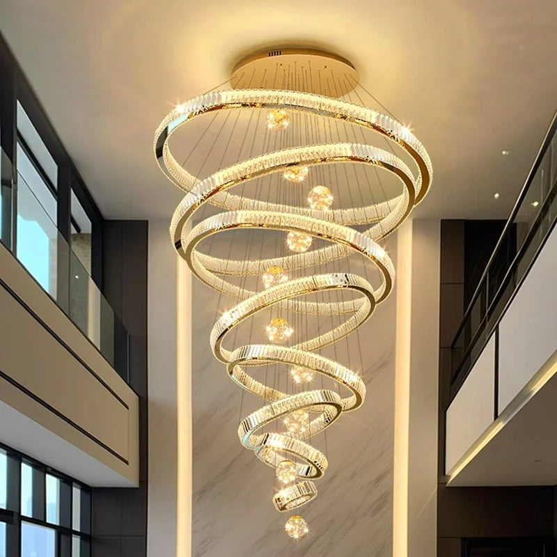 Saturne Lustre Anneaux en Cristal Moderne – lustre en spirale d'anneaux devant de grandes fenêtres