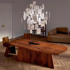 Carnet Suspension en Papier et Métal – au-dessus d'une grande table en bois