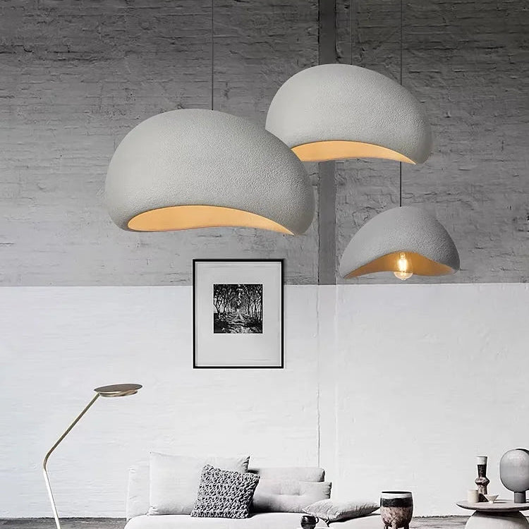 Sabi Suspension Wabi-Sabi – suspensions blanches au-dessus d'une console, cadre noir et blanc