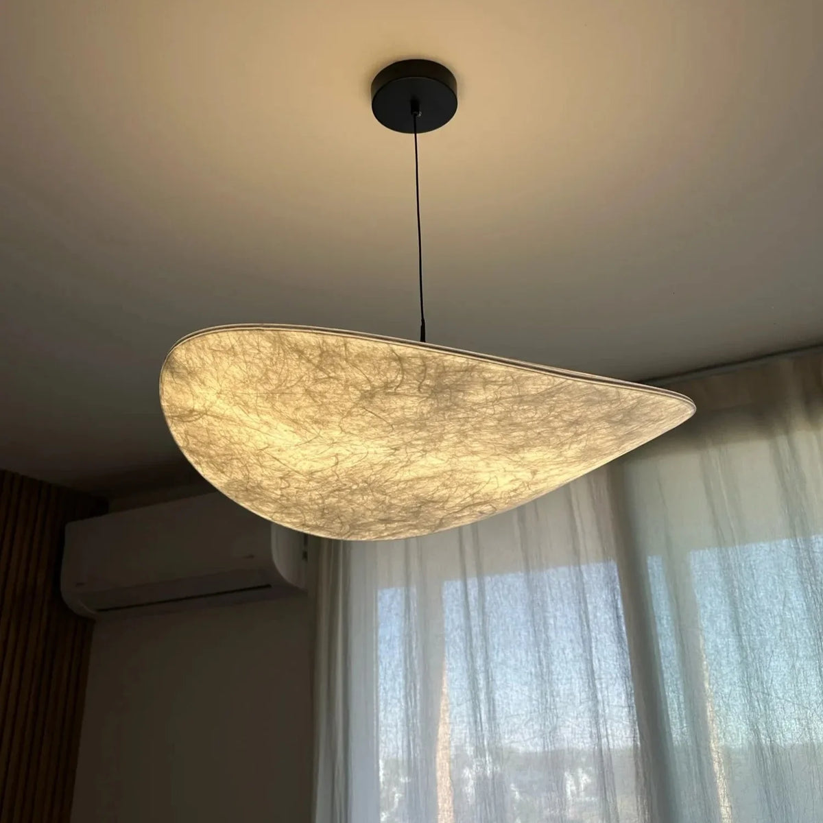 Silvane Suspension Pétales Effet Soie – pétale allumé près de rideaux clairs