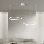 Orbite Duo Lustre 2 Anneaux LED Moderne – deux anneaux lumineux dans une pièce à lattes