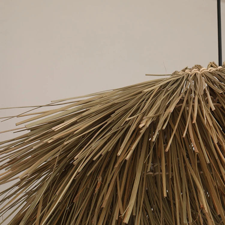 Herbela Suspension Nid en Herbe Tressée ou Rotin – gros plan des brins d'herbe tressés