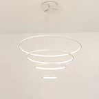 Orbite Suspension LED à Anneaux – anneaux blancs allumés sur fond beige