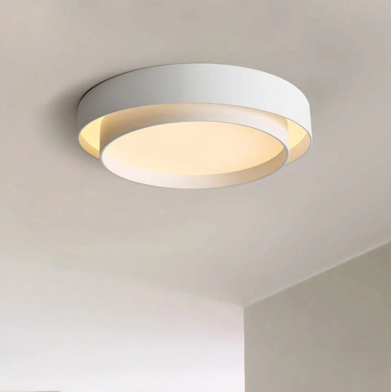 Duo Plafonnier LED Double Cercle – plafonnier blanc à double cercle sur fond beige