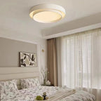 Duo Plafonnier LED Double Cercle – plafonnier dans une chambre avec voilages et tableau