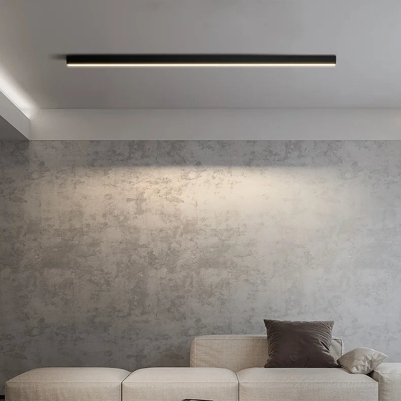 Rayon Plafonnier LED Linéaire – texture grise du plafond avec la ligne lumineuse