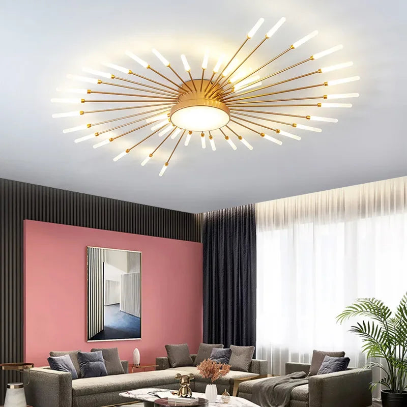 Éclat Plafonnier LED Étoilé – version dorée devant un mur rose et des rideaux