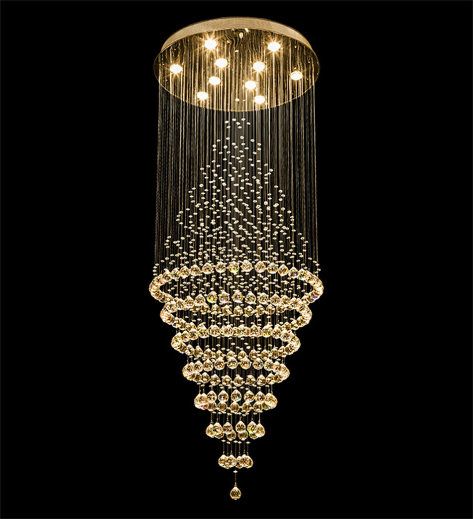 Lustre cascade en cristal finition or, fond noir