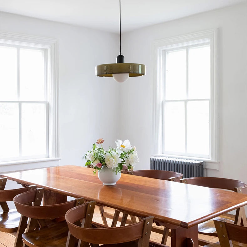 Paletia Suspension Palet en Verre Coloré – suspension au-dessus d'une table avec vase près de fenêtres