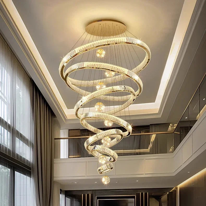 Saturne Lustre Anneaux en Cristal Moderne – lustre dans un hall à plafond encadré et rideaux bruns