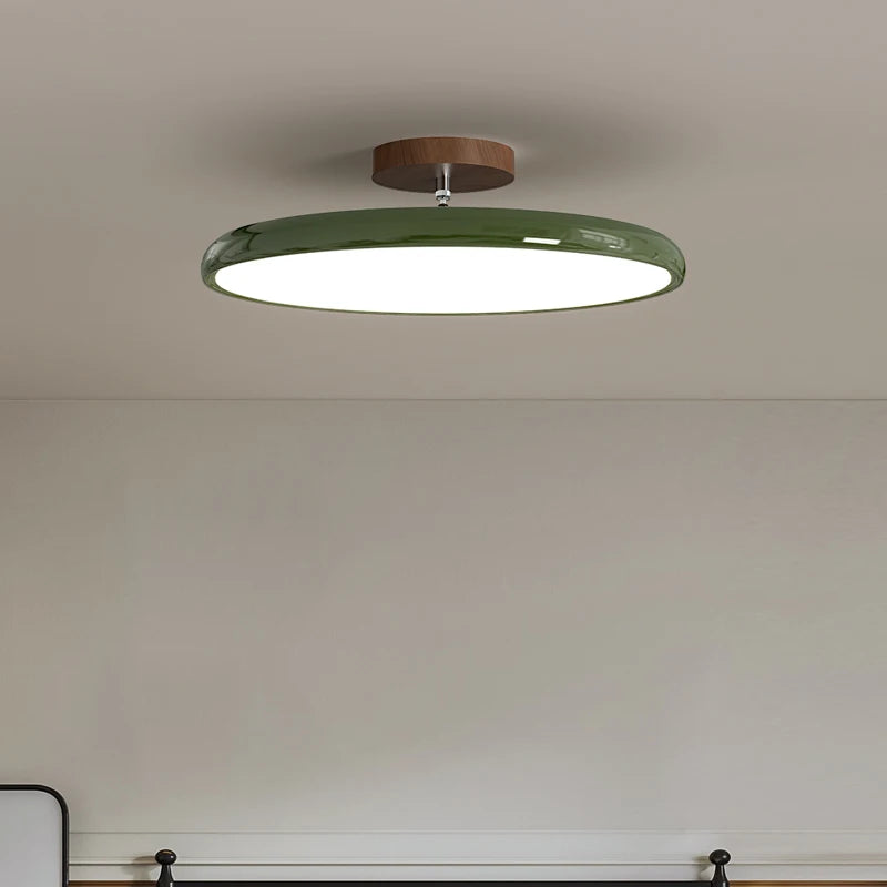 Médaillon Plafonnier LED Rond – disque à bord vert sur un mur gris