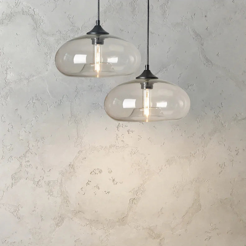 Irisa Suspension Globe en Verre Soufflé, 9 Teintes – suspensions devant un mur clair effet marbre