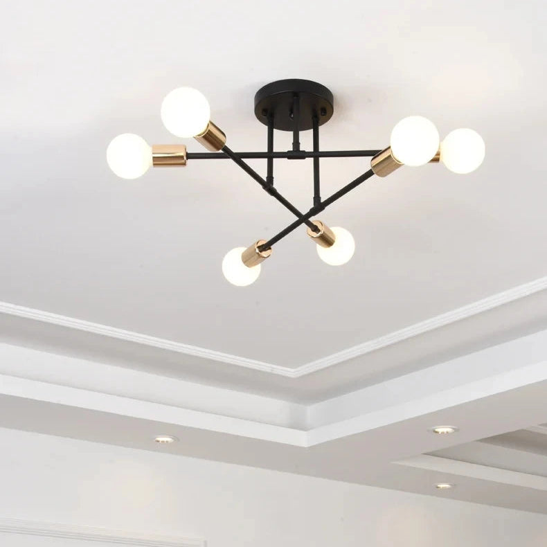 Astra Plafonnier à Bras – version noire sur un plafond à moulures