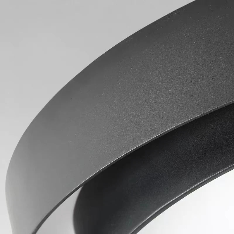 Duo Plafonnier LED Double Cercle – détail du cercle noir et de l'intérieur blanc