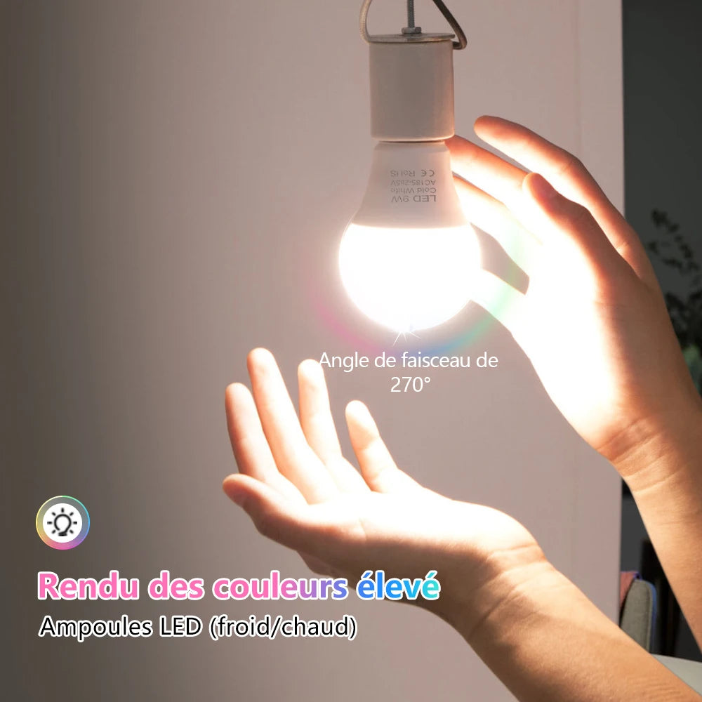 Ampoule LED Globe E27 9 W, Blanc Chaud – ampoule allumée entre deux mains, angle de faisceau de 270°