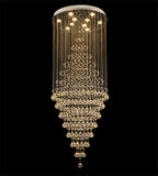 Lustre cascade en cristal finition chrome, fond noir