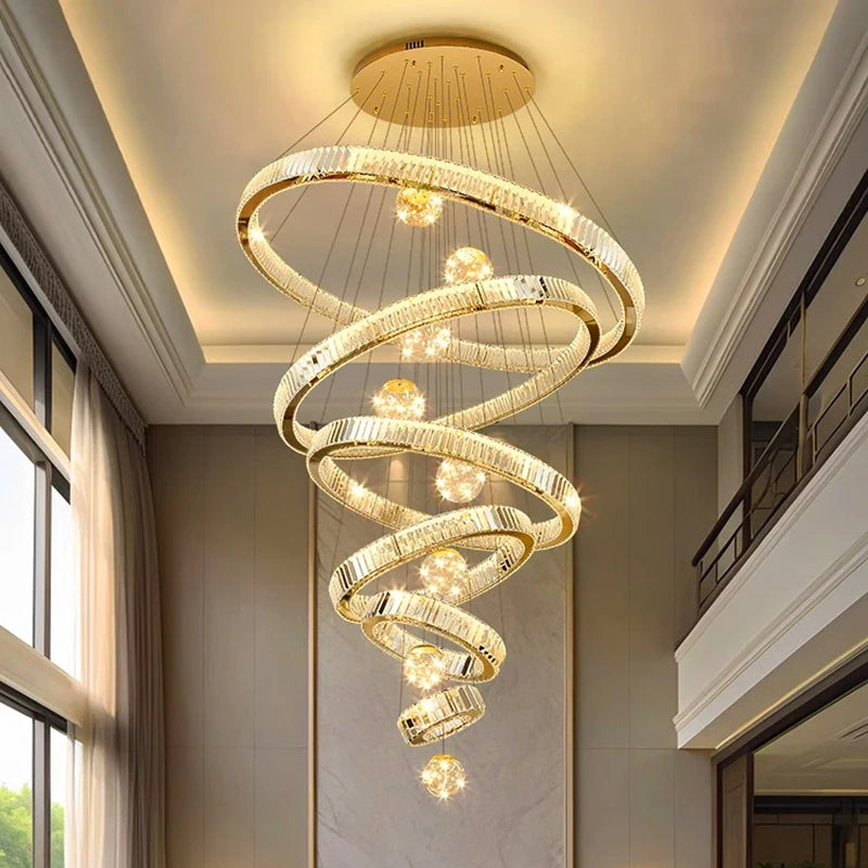 Saturne Lustre Anneaux en Cristal Moderne – lustre dans un hall avec rideaux et mezzanine