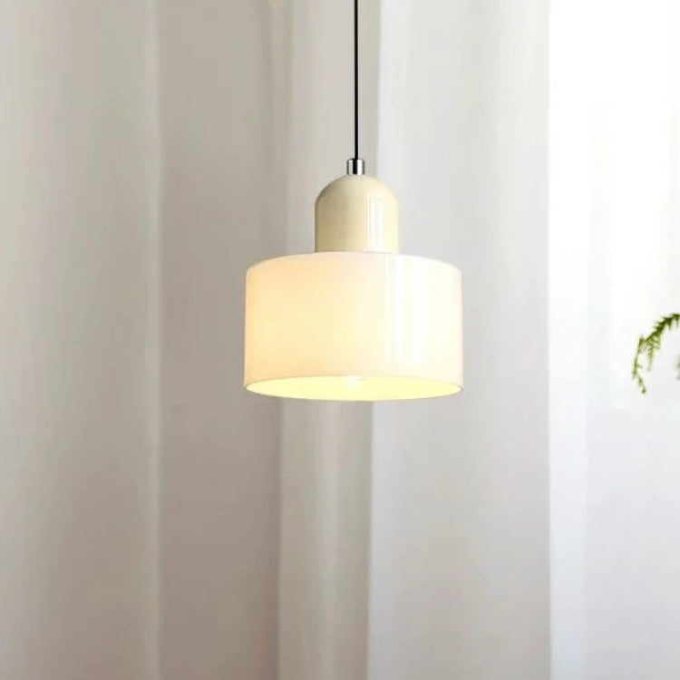 Dolia Suspension en Verre Teinté – suspension en verre blanc crème allumée près d'une plante