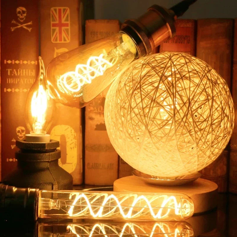 Ampoule Globe à Filament – ampoules à filament allumées près d'une lampe boule tressée