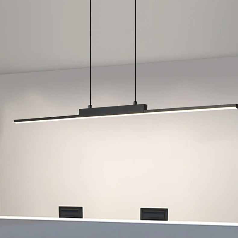 Ligne Suspension LED Linéaire en Aluminium – barre LED noire allumée, vue de face