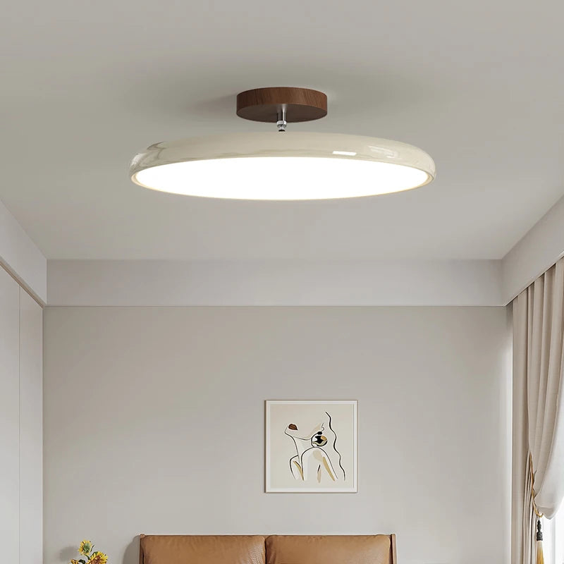 Médaillon Plafonnier LED Rond – disque à bord crème dans une chambre